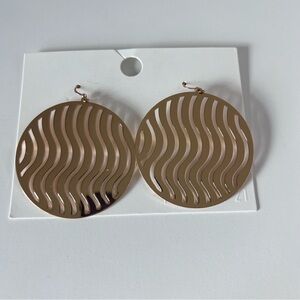 NWT Forever 21 Women’s Gold Fashion Hoop Earrings